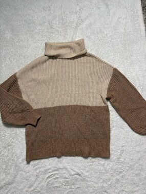 American Eagle Outfitters Colorblock Turtleneck Sweater in Cream and Brown